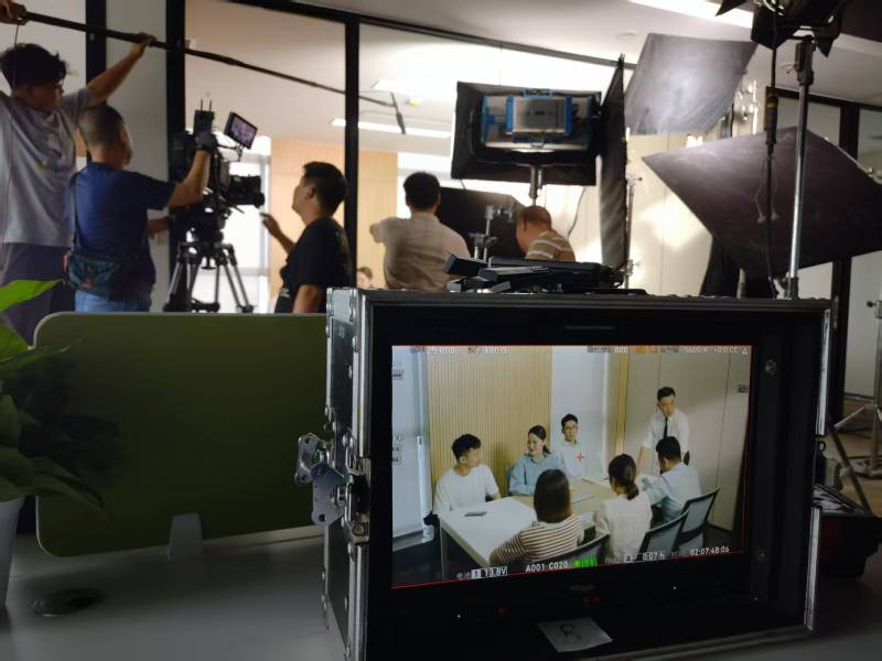 永胜县TVC拍摄公司：科技产品视觉化大师，诠释未来感与功能美学